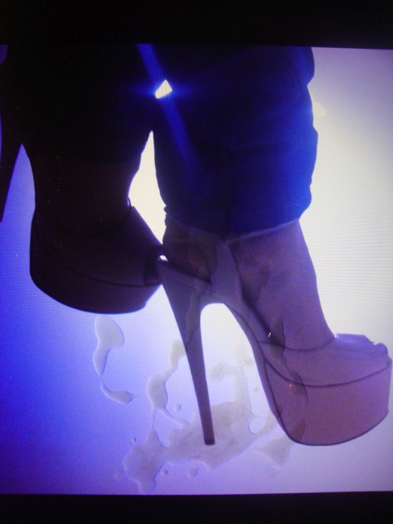 Feet & heels of seductive UAblonde L. L. cumblasted by Kurt.jpg
