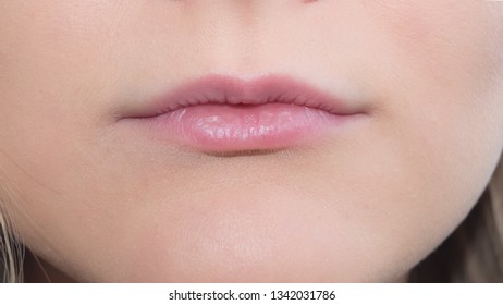 scarlet-thin-natural-lips-young-260nw-1342031786.jpg