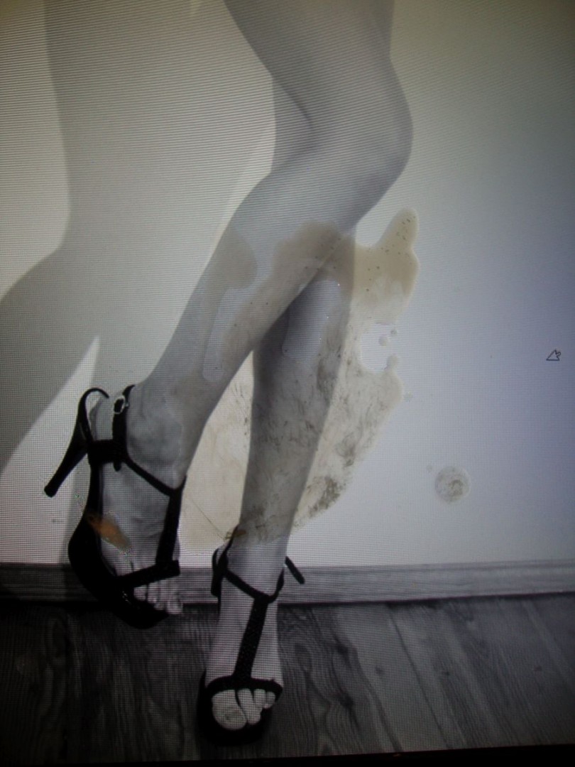 Sexy, slender legs, feet & high heeled sandals of UAgirl L. cumblasted by Kurt.jpg