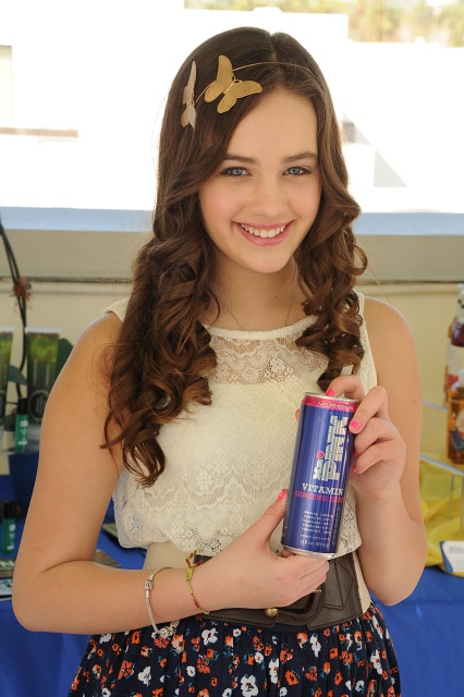 mary_mouser_d_p_a_golden_globes_awards_gift_suite_jan_14_2012_PStjqe2.sized.jpg