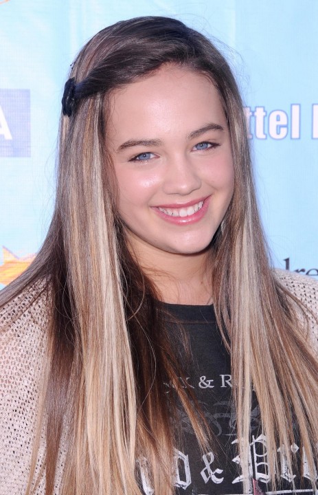 mary-mouser-partyonthepier-1658265230.jpg