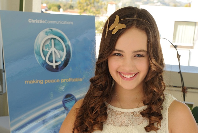 mary_mouser_d_p_a_golden_globes_awards_gift_suite_jan_14_2012_kRMI3ud.sized.jpg