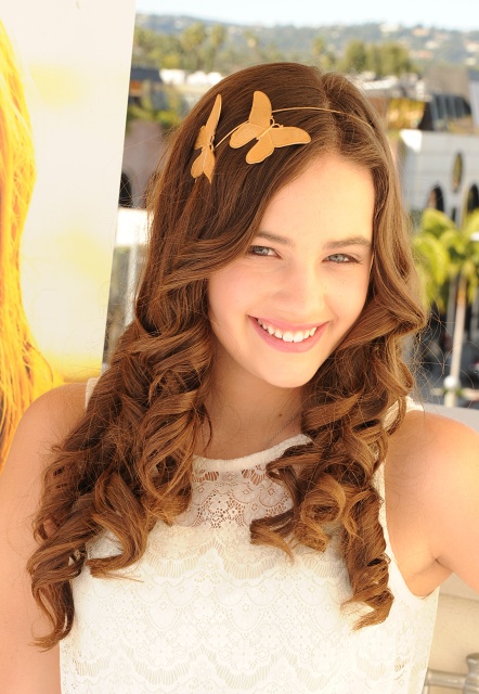 mary_mouser_d_p_a_golden_globes_awards_gift_suite_jan_14_2012_rGIEOuO.sized.jpg