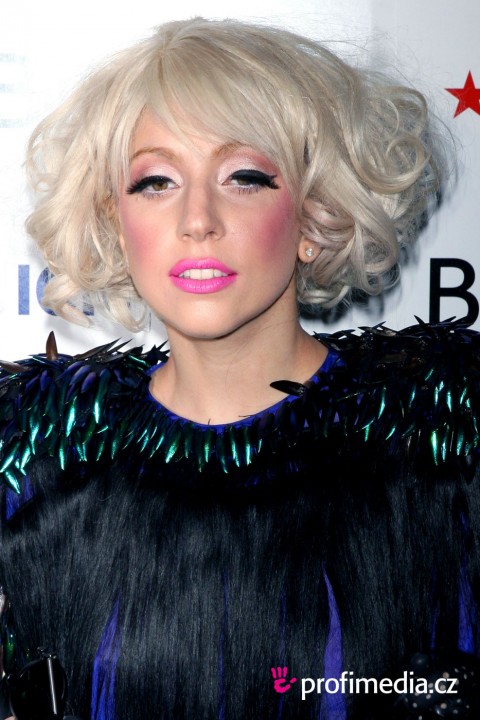 Lady-Gaga-Hairstyles-lady-gaga-30556037-933-1400.jpg