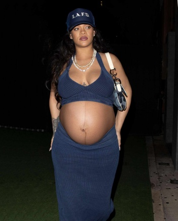 Rihanna  pregnant