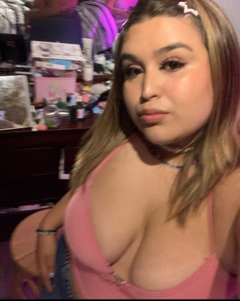 Nut on this sexy plus size girl