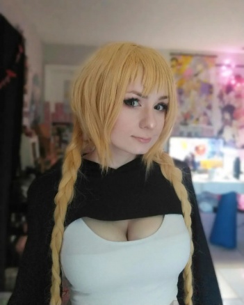 cum tribute this cosplayer tits and legs